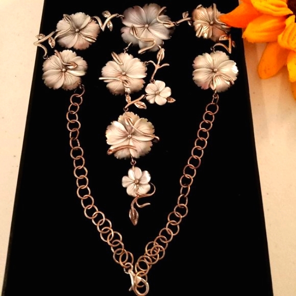 🎁FREE GIFT INCLUDED 🎁 NEW Mother of Pearl Necklace Flowers - Picture 4 of 10